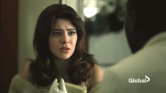 エレナ・サチン（Elena Satine）